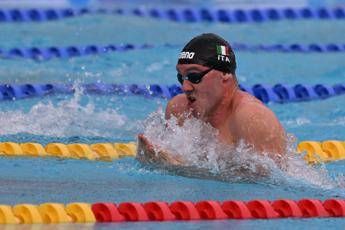 Mondiali nuoto 2025 chi e Simone Cerasuolo oro nei 50 rana