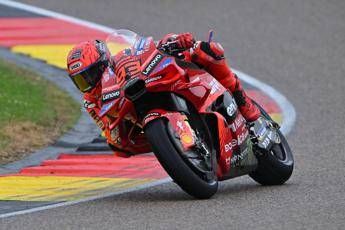 MotoGp Marquez vince la Sprint in Ungheria davanti a Di Giannantonio. Delude Bagnaia