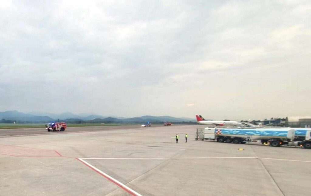 Muore risucchiato da motore di un aereo a Bergamo tragedia in pista a Orio al Serio