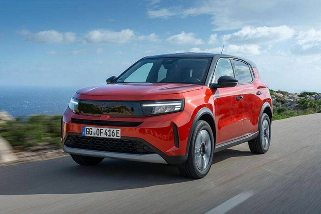 Nuovo Opel Frontera il nuovo SUV elettrificato spazioso versatile e accessibile