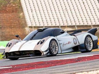 Pagani incanta Goodwood 2025 con le sue hypercar piu esclusive 1 Pagani incanta Goodwood 2025 con le sue hypercar piu esclusive 1