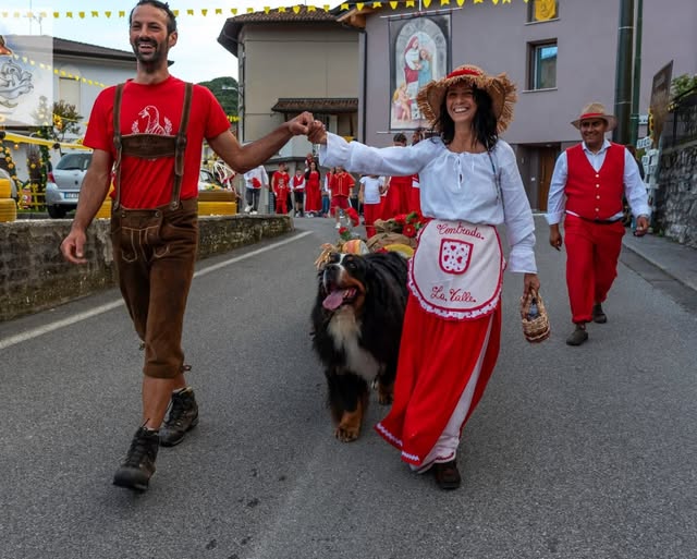Polaveno in festa la contrada rossa Valle vince il 36° Palio dellOca