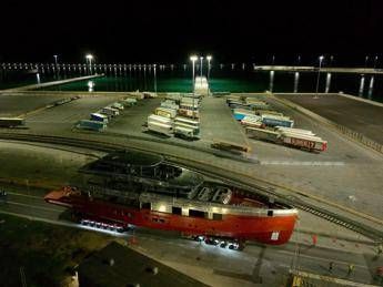 Porti Adsp Mtcs trasporto eccezionale per il primo yacht realizzato nel porto di Civitavecchia Porti Adsp Mtcs trasporto eccezionale per il primo yacht realizzato nel porto di Civitavecchia