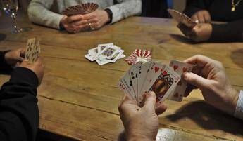 Rissa al centro anziani pugno in faccia a un 97enne per. una partita a scopa