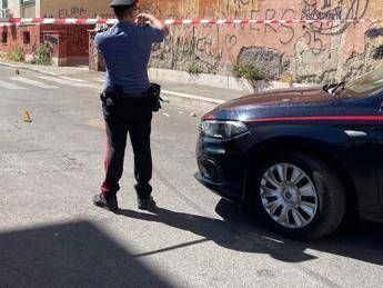 Roma spari da unauto in corsa ad Acilia ferita una ragazza di 19 anni affacciata alla finestra