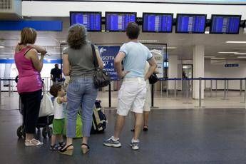Sabato nero per il trasporto aereo oggi 4 ore di sciopero Sabato nero per il trasporto aereo oggi 4 ore di sciopero