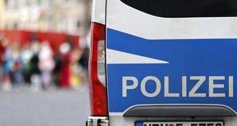 Sesso in auto a 140 allora fermati dalla polizia dopo inseguimento