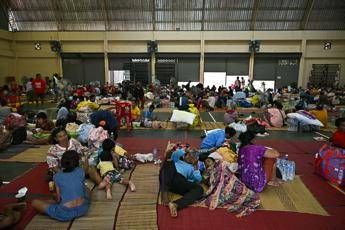 Thailandia imposta legge marziale al confine con la Cambogia oltre 130mila evacuati Thailandia imposta legge marziale al confine con la Cambogia oltre 130mila evacuati