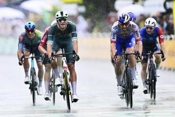 Tour de France Milan vince a Valence. Pogacar ancora in giallo Tour de France Milan vince a Valence. Pogacar ancora in giallo