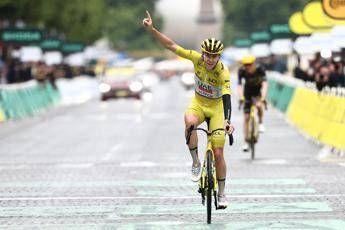 Tour de France Pogacar trionfa ma Van Aert gli toglie ultima tappa