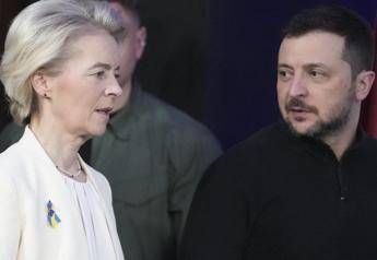 Ucraina stretta su anti corruzione. Von der Leyen chiede spiegazioni a Zelensky