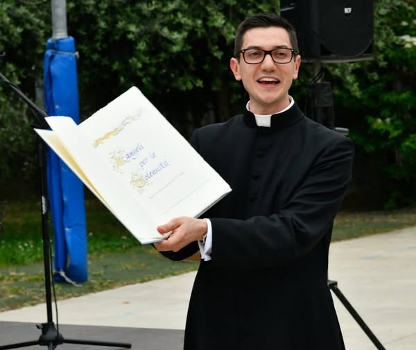 Villa Carcina accoglie Don Giovanni Bettera sara il nuovo vicario parrocchiale dellUnita Pastorale Suor Dina Rosa Belleri Villa Carcina accoglie Don Giovanni Bettera sara il nuovo vicario parrocchiale dellUnita Pastorale Suor Dina Rosa Belleri