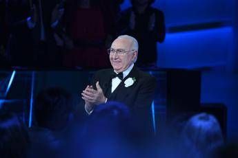 Addio al piu grande da Bruno Vespa a Simona Ventura la tv saluta Pippo Baudo Addio al piu grande da Bruno Vespa a Simona Ventura la tv saluta Pippo Baudo