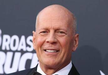 Bruce Willis la moglie rivela Il cervello lo sta abbandonando Bruce Willis la moglie rivela Il cervello lo sta abbandonando