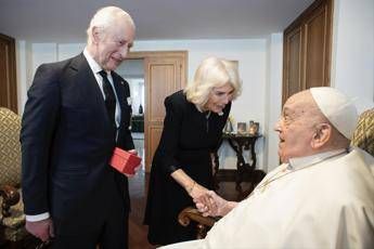 Carlo e Camilla la benedizione segreta di Papa Francesco per lanniversario Carlo e Camilla la benedizione segreta di Papa Francesco per lanniversario