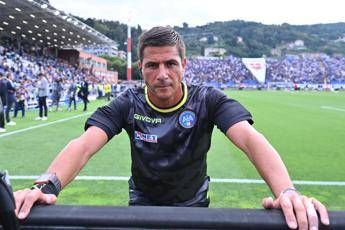 Como Lazio nella storia della Serie A gol annullato a Castellanos e spiegazione live dellarbitro ai tifosi Como Lazio nella storia della Serie A gol annullato a Castellanos e spiegazione live dellarbitro ai tifosi