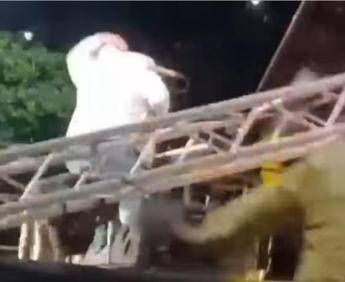 Crolla struttura luci a concerto nel salernitano paura per Raphael Gualazzi