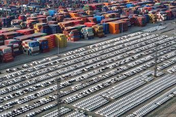 Dazi Trump Firmato estensione tregua con Cina per altri 90 giorni Dazi Trump Firmato estensione tregua con Cina per altri 90 giorni