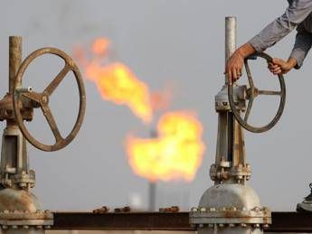 Dazi ira Trump contro India per acquisto petrolio russo tariffe aggiuntive del 25 Dazi ira Trump contro India per acquisto petrolio russo tariffe aggiuntive del 25