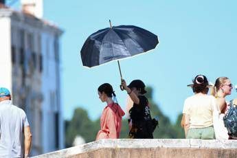 Diego Borella morto sul set di Emily in Paris a Venezia era lassistente alla regia