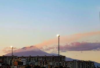 Etna colata lavica a 3mila metri si apre nuova bocca effusiva sul vulcano Etna colata lavica a 3mila metri si apre nuova bocca effusiva sul vulcano