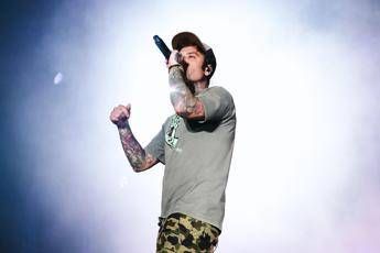 Fedez alla festa dello Stocco Preso in giro dai giornalisti