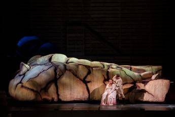 Festival Puccini soprano cade in scena ma conclude la Manon da seduta