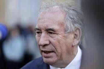 Francia Bayrou Italia fa dumping fiscale Francia Bayrou Italia fa dumping fiscale