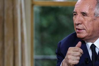 Francia opposizione attacca Bayrou Ridicolo miserabile un naufragio Francia opposizione attacca Bayrou Ridicolo miserabile un naufragio