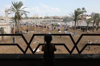 Gaza al Jazeera 19 morti in raid di Israele 17 erano sfollati in tendopoli di Khan Yunis