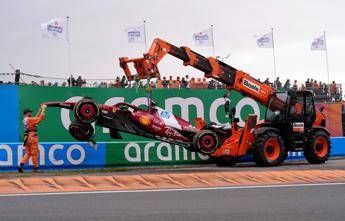 Gp dOlanda disastro Ferrari e doppio ritiro Hamilton va a muro poi incidente di Leclerc. Cose successo