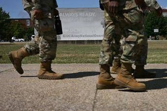 Guardia Nazionale dispiegata a Washington dopo lordine di Trump truppe in citta