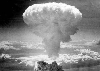 Hiroshima ecco chi premerebbe il bottone nucleare se lItalia avesse la bomba atomica Hiroshima ecco chi premerebbe il bottone nucleare se lItalia avesse la bomba atomica