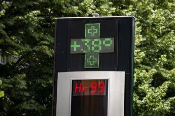 Il caldo stringe la morsa sullItalia oggi 6 citta bollino arancione e 13 in allerta gialla Il caldo stringe la morsa sullItalia oggi 6 citta bollino arancione e 13 in allerta gialla