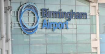 Incidente aereo a Birmingham lo scalo chiude temporaneamente Incidente aereo a Birmingham lo scalo chiude temporaneamente