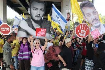 Israele blocchi e nuove proteste dei parenti degli ostaggi. A Gaza altri 20 morti dallalba Israele blocchi e nuove proteste dei parenti degli ostaggi. A Gaza altri 20 morti dallalba