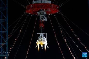 La Cina completa il primo test di atterraggio e decollo per il lander lunare con equipaggio La Cina completa il primo test di atterraggio e decollo per il lander lunare con equipaggio