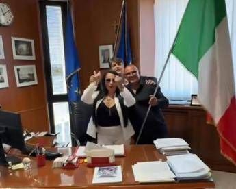 La titoker Rita De Crescenzo alla Regione Campania bufera per video La titoker Rita De Crescenzo alla Regione Campania bufera per video