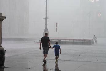 Maltempo sullItalia e allerta rossa in Lombardia Maltempo sullItalia e allerta rossa in Lombardia