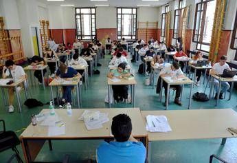 Maturita 2025 quasi tutti promossi Campania regione con piu lodi Maturita 2025 quasi tutti promossi Campania regione con piu lodi