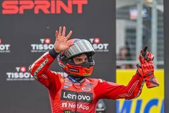 MotoGp in Ungheria trionfa Marc Marquez davanti ad Acosta. Fatica Bagnaia nono MotoGp in Ungheria trionfa Marc Marquez davanti ad Acosta. Fatica Bagnaia nono