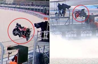 MotoGp tragedia evitata in Ungheria Acosta cade la moto sfiora il cameraman MotoGp tragedia evitata in Ungheria Acosta cade la moto sfiora il cameraman