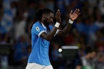 Napoli vittoria in extremis con il Cagliari decide Anguissa Napoli vittoria in extremis con il Cagliari decide Anguissa