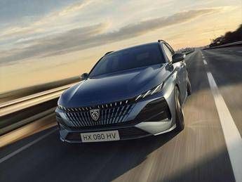 Nuova Peugeot 308 2025 look futuristico e interni digitalizzati