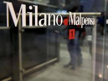 Paura a Malpensa appicca il fuoco e devasta monitor al terminal 1 dellaeroporto Paura a Malpensa appicca il fuoco e devasta monitor al terminal 1 dellaeroporto