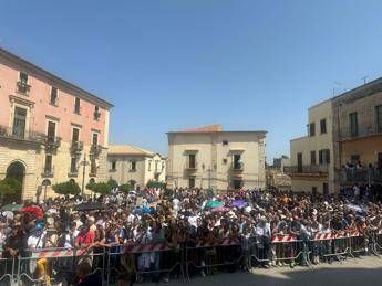 Pippo Baudo alle 16 i funerali. Padre spirituale Ultime settimane di grande sofferenza Pippo Baudo alle 16 i funerali. Padre spirituale Ultime settimane di grande sofferenza