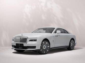 Rolls Royce Spectre Inspired by Primavera leleganza della rinascita