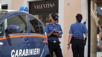Roma furto nella boutique Valentino in pieno centro rubate 30 borse Roma furto nella boutique Valentino in pieno centro rubate 30 borse