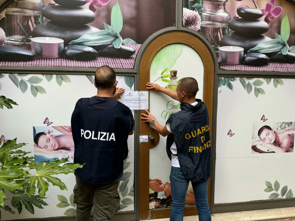 Sesso contanti e truffe maxi blitz nei centri massaggi di Desenzano 2