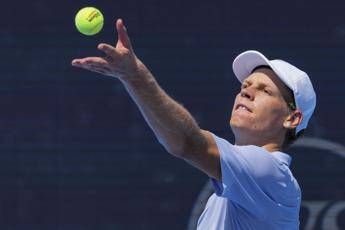 Sinner niente sfida con Alcaraz a golf Carlos troppo forte